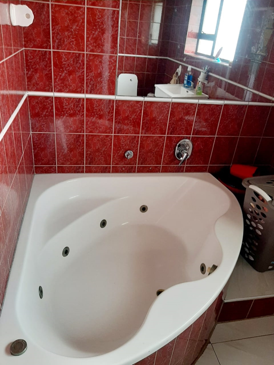 4 Bedroom Property for Sale in Beacon Bay Eastern Cape